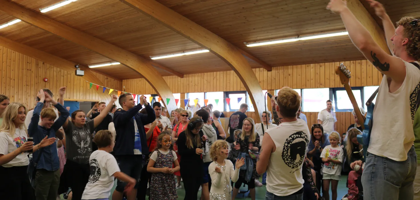 Ball í íþróttasalnum