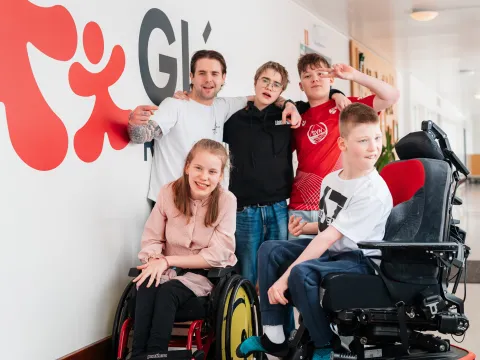 Kidssmiling in Reykjadalur